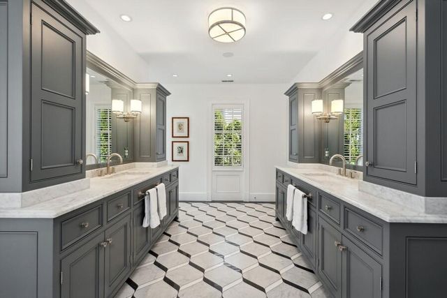 49106 Sun Valley Falls Boulevard, New Buffalo, MI 49117