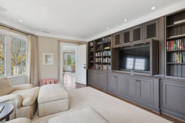 49106 Sun Valley Falls Boulevard, New Buffalo, MI 49117