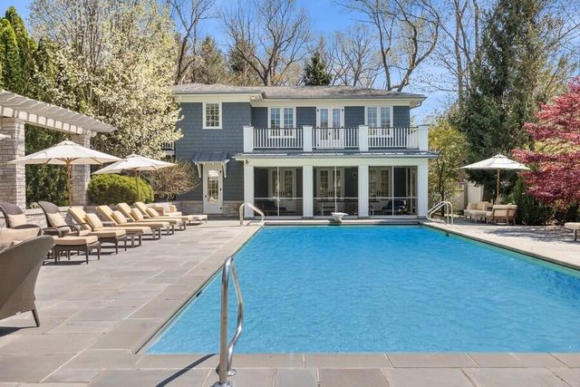 49106 Sun Valley Falls Boulevard, New Buffalo, MI 49117