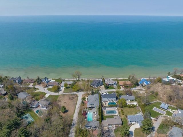 49106 Sun Valley Falls Boulevard, New Buffalo, MI 49117