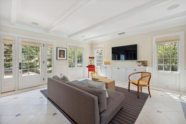 49106 Sun Valley Falls Boulevard, New Buffalo, MI 49117