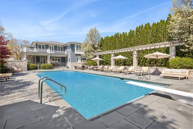 49106 Sun Valley Falls Boulevard, New Buffalo, MI 49117