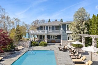 49106 Sun Valley Falls Boulevard, New Buffalo, MI 49117