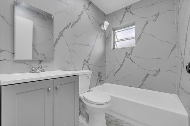 3250 NW 85th Avenue 14, Coral Springs, FL 33065