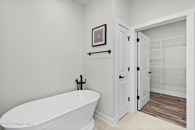 810 Katie Ln, New Albany, IN 47150