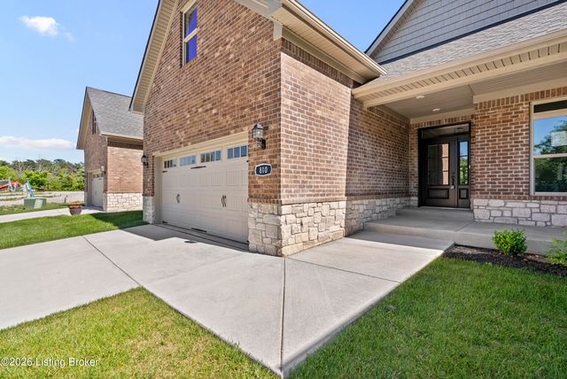 810 Katie Ln, New Albany, IN 47150