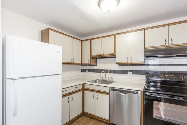 37 Alice Dr Apt 75, Concord, NH 03303