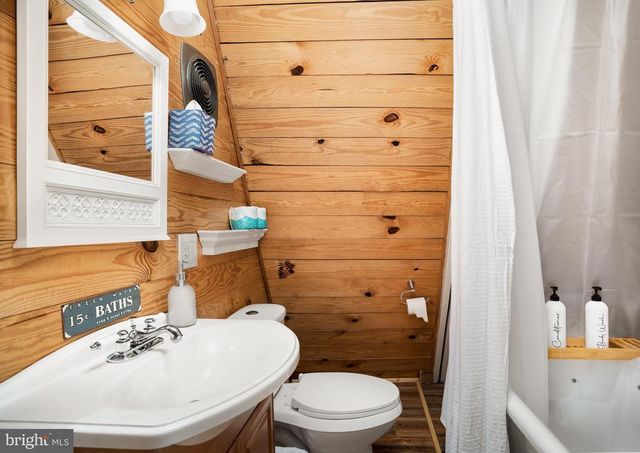 698 VALLEY VIEW RD, Rileyville, VA 22650