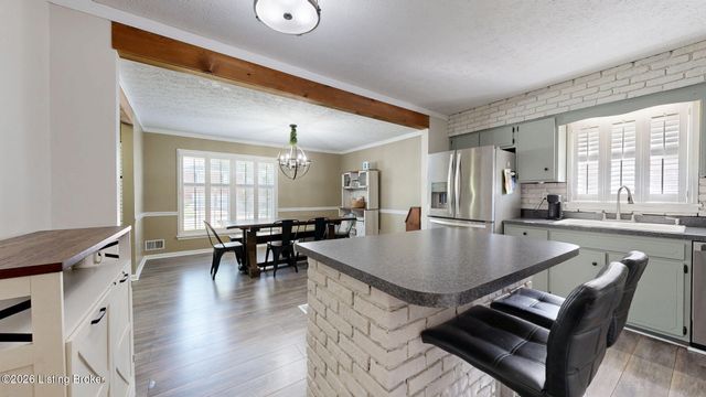 10706 Blackwood Rd, Jeffersontown, KY 40299