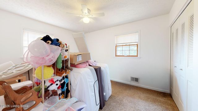 10706 Blackwood Rd, Jeffersontown, KY 40299