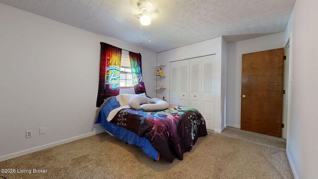 10706 Blackwood Rd, Jeffersontown, KY 40299