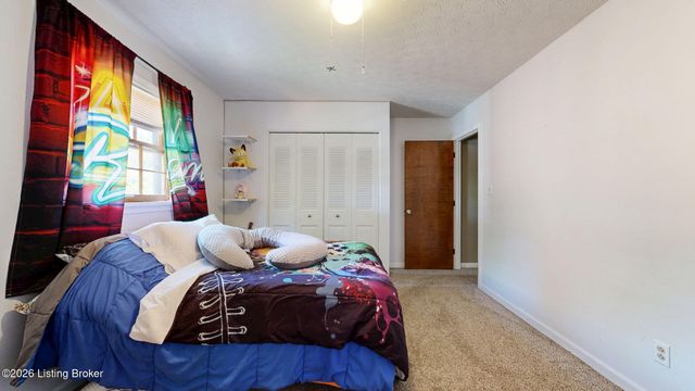 10706 Blackwood Rd, Jeffersontown, KY 40299