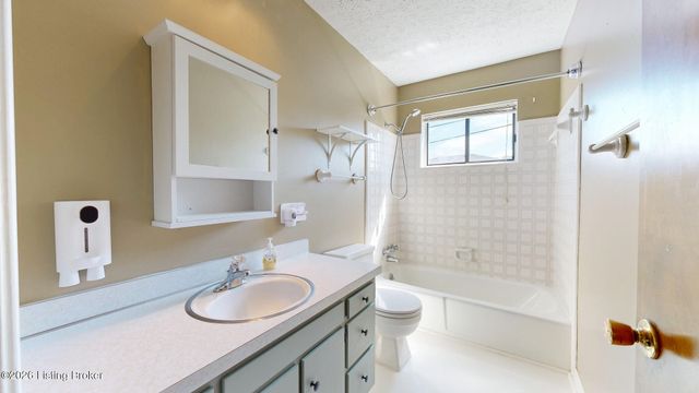 10706 Blackwood Rd, Jeffersontown, KY 40299