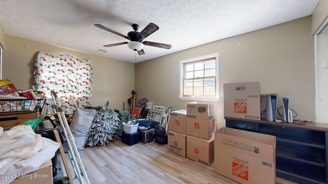 10706 Blackwood Rd, Jeffersontown, KY 40299