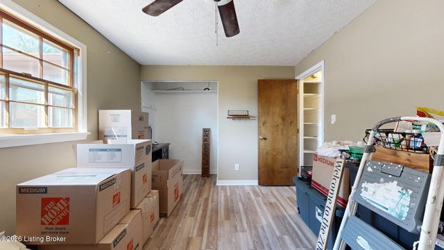 10706 Blackwood Rd, Jeffersontown, KY 40299