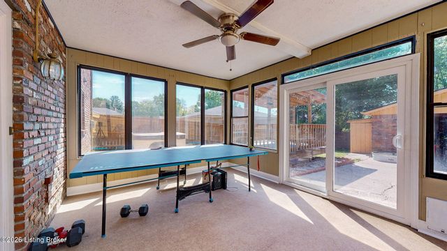 10706 Blackwood Rd, Jeffersontown, KY 40299