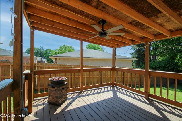 10706 Blackwood Rd, Jeffersontown, KY 40299