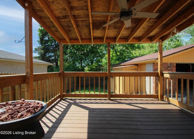 10706 Blackwood Rd, Jeffersontown, KY 40299