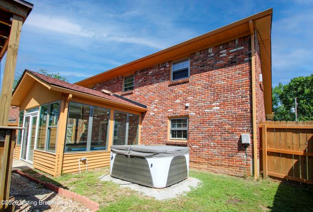10706 Blackwood Rd, Jeffersontown, KY 40299