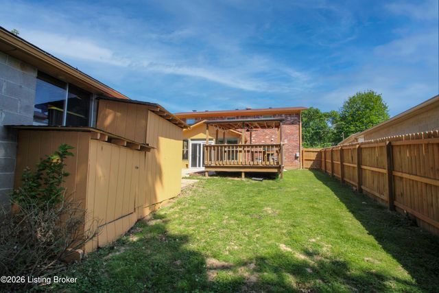 10706 Blackwood Rd, Jeffersontown, KY 40299