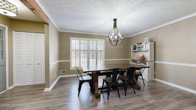 10706 Blackwood Rd, Jeffersontown, KY 40299