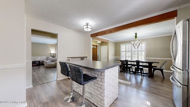 10706 Blackwood Rd, Jeffersontown, KY 40299