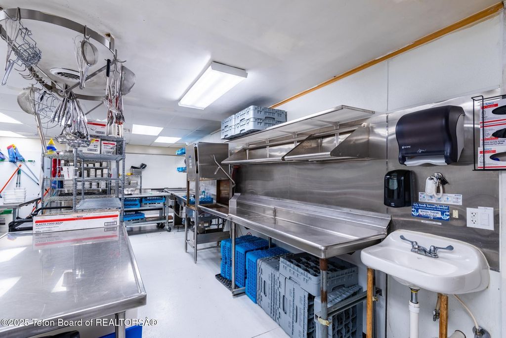 117 W PINE Street, Pinedale, WY 82941 photo 57