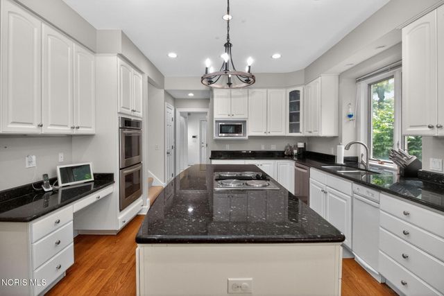 2709 Westchester Road, Ottawa Hills, OH 43615