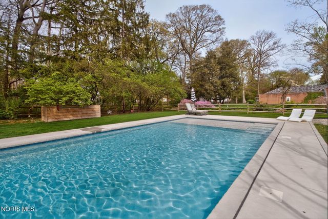 2709 Westchester Road, Ottawa Hills, OH 43615