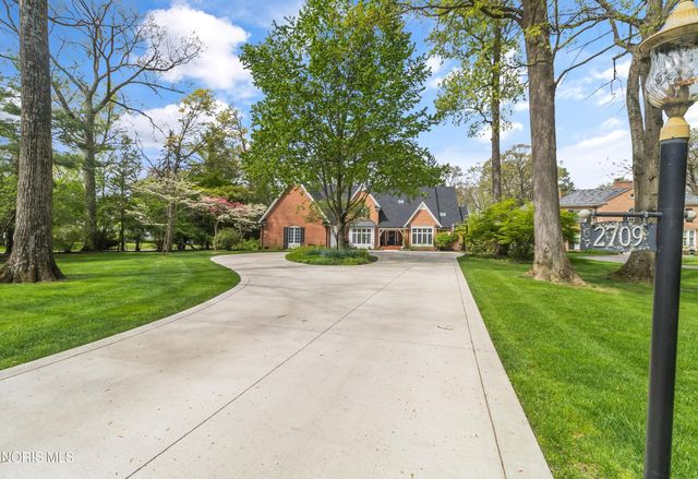 2709 Westchester Road, Ottawa Hills, OH 43615