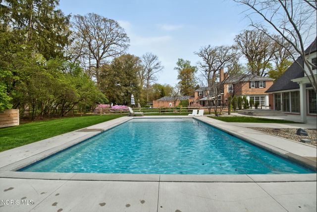 2709 Westchester Road, Ottawa Hills, OH 43615