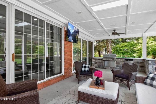 2709 Westchester Road, Ottawa Hills, OH 43615