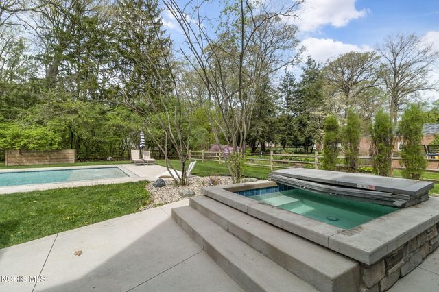 2709 Westchester Road, Ottawa Hills, OH 43615