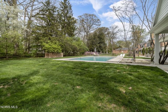 2709 Westchester Road, Ottawa Hills, OH 43615