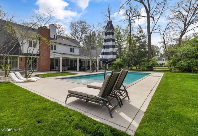 2709 Westchester Road, Ottawa Hills, OH 43615
