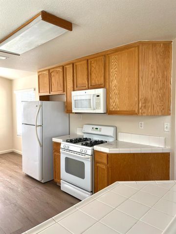 644 Mendocino Ct, Los Banos, CA 93635