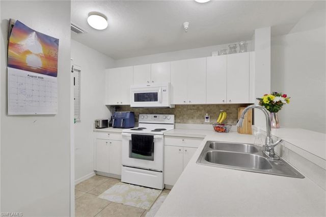 4520 Botanical Place CIR 204, Naples, FL 34112