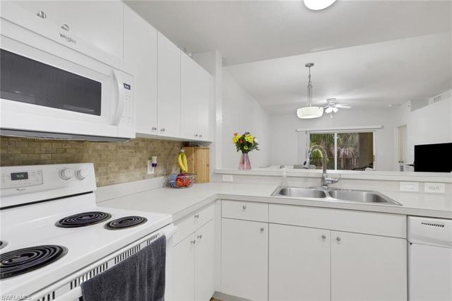 4520 Botanical Place CIR 204, Naples, FL 34112