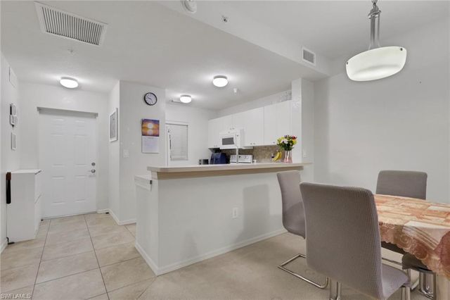 4520 Botanical Place CIR 204, Naples, FL 34112