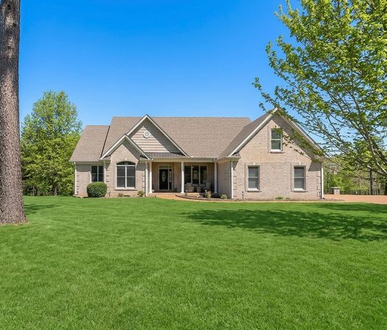 524 Country Club Dr, Dickson, TN 37055
