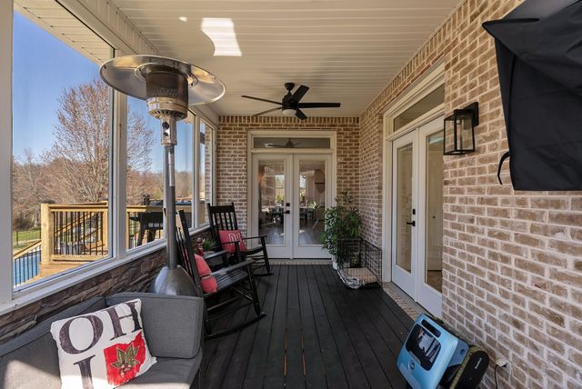 524 Country Club Dr, Dickson, TN 37055