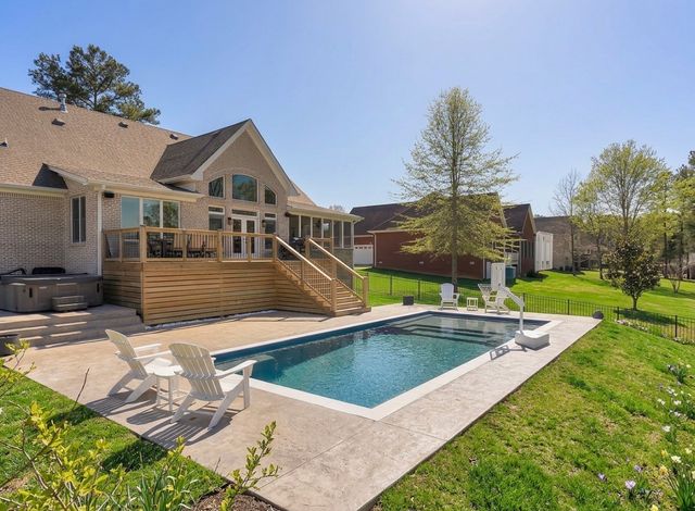 524 Country Club Dr, Dickson, TN 37055