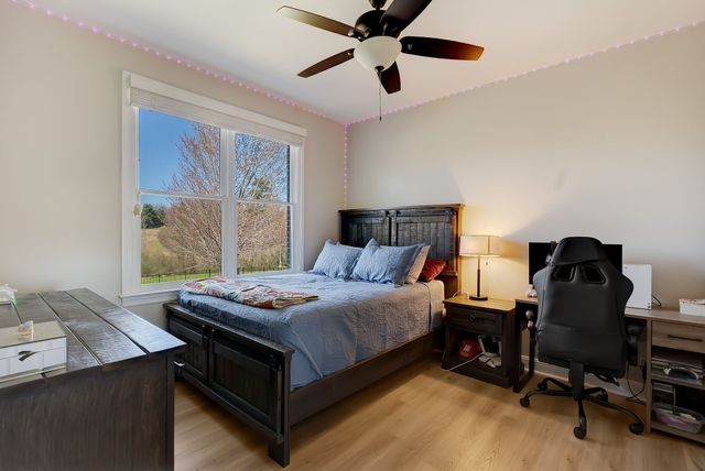 524 Country Club Dr, Dickson, TN 37055