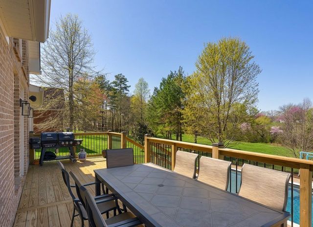 524 Country Club Dr, Dickson, TN 37055