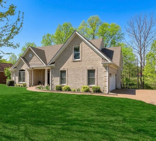 524 Country Club Dr, Dickson, TN 37055