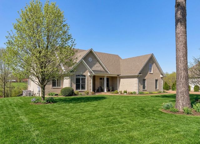 524 Country Club Dr, Dickson, TN 37055