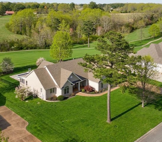 524 Country Club Dr, Dickson, TN 37055
