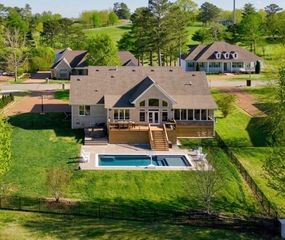 524 Country Club Dr, Dickson, TN 37055