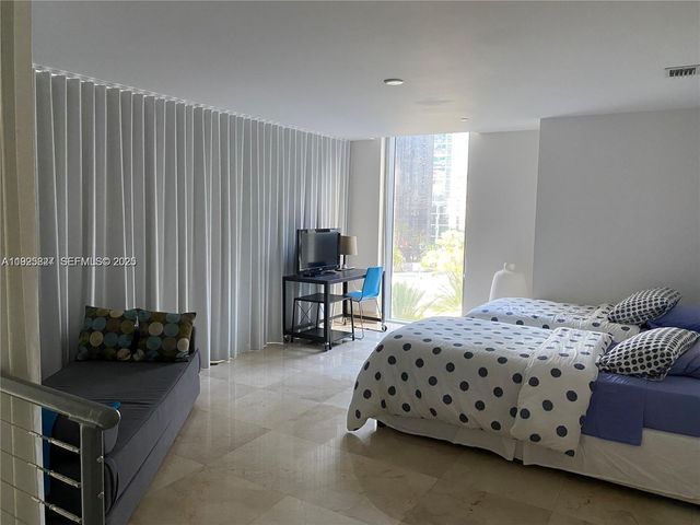 1060 Brickell Ave 413, Miami, FL 33131
