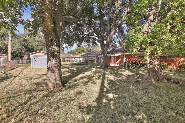 614 Kyle Street, Sugar Land, TX 77478